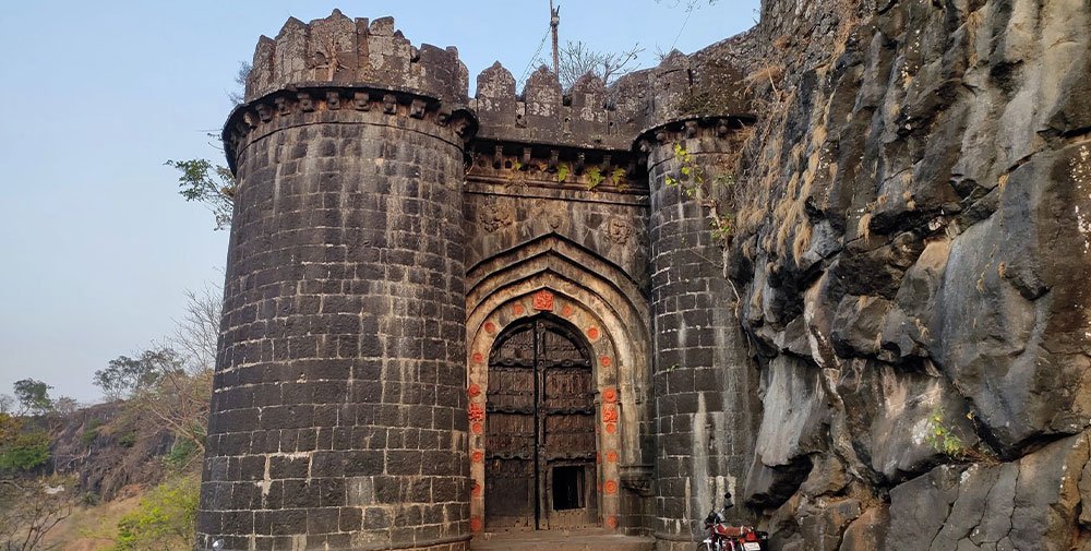 ajinkyatara fort information in marathi