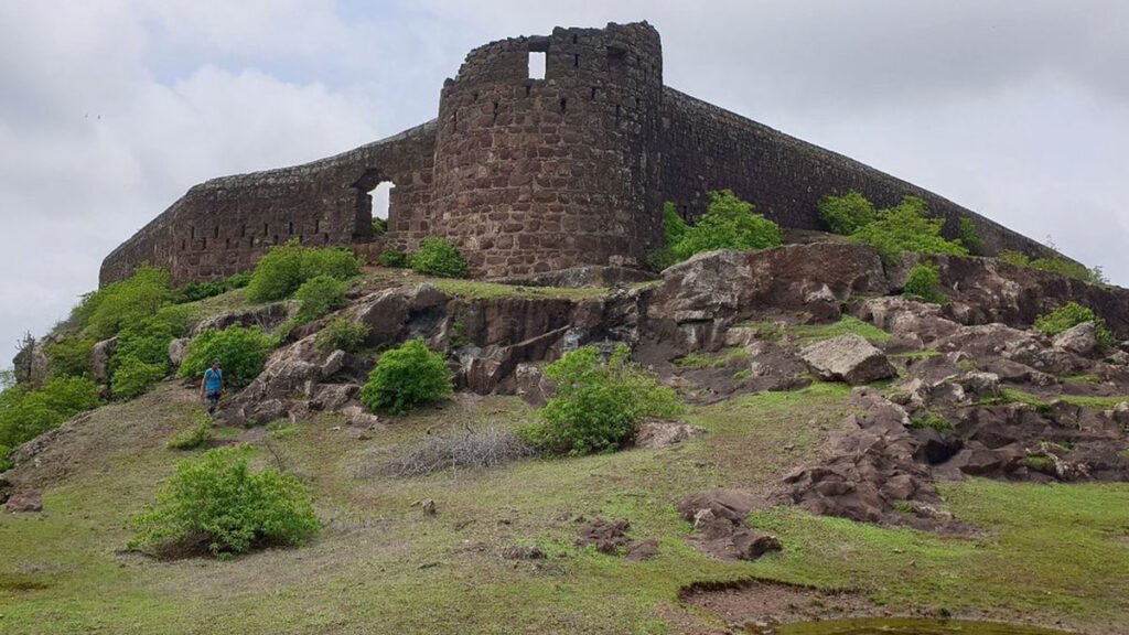 malhargad fort information in marathi