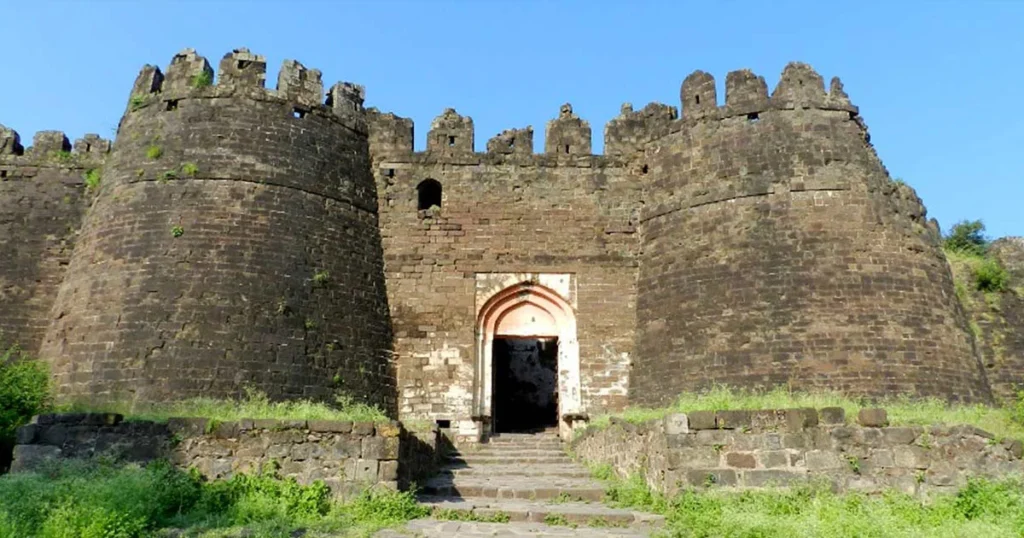 devgiri fort information in marathi